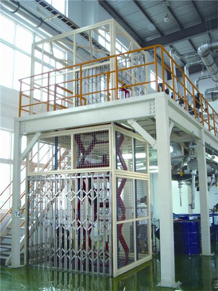 Fixed hydraulic lift ladders